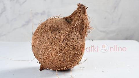 தேங்காய் உடைப்பது Coconut breaking hack