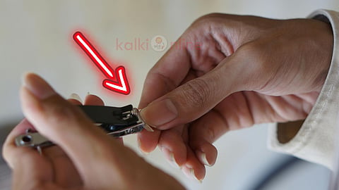 நகம் வெட்டுவது cutting nails at night