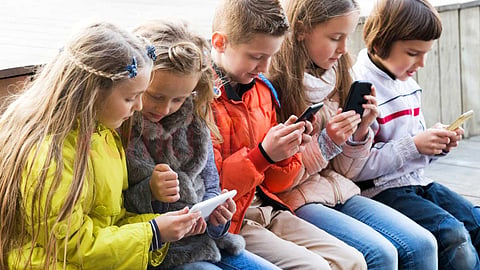 மொபைல் பழக்கம் - child smartphone addiction