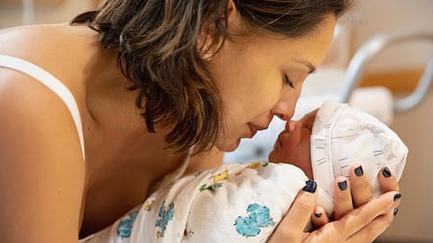 Mom with Baby | பிரசவ உணவு