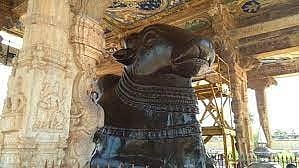தஞ்சாவூர் பெரிய கோயில் நந்தியில் ஏற்பட்ட விரிசல்