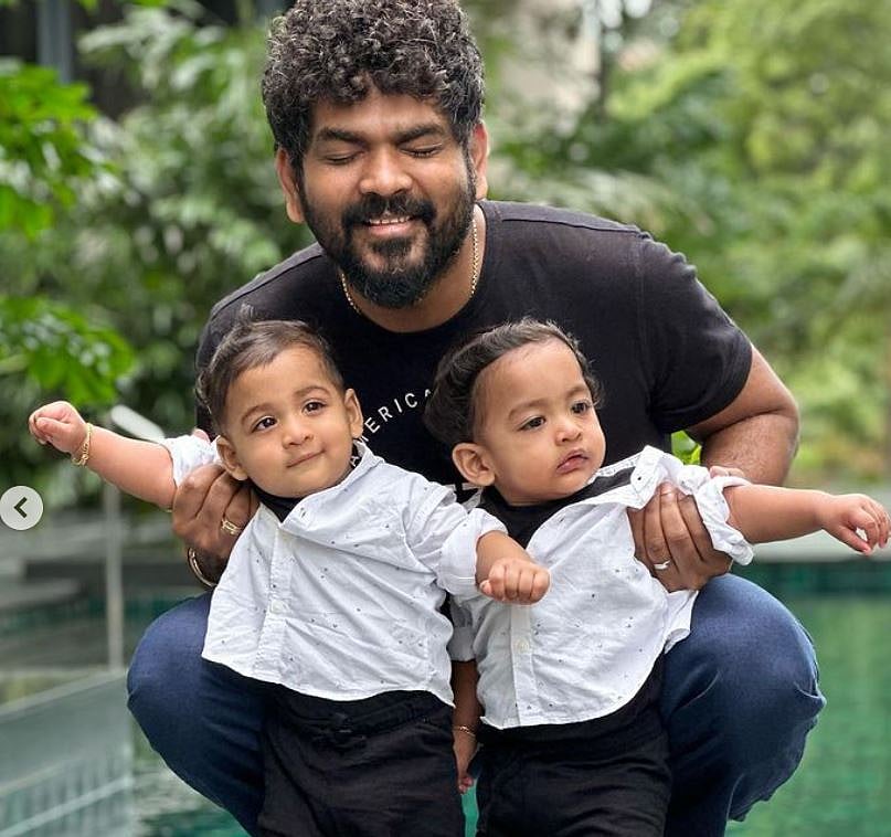 wikki nayan | என் முகம் கொண்ட.. என் குணம் கொண்ட.. இரட்டை குழந்தைகளுடன் ...