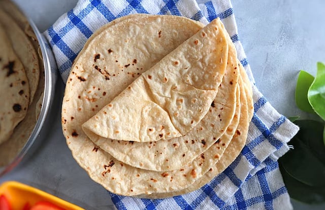 chapathi | சப்பாத்தியை இப்படி பிசைந்தால் சாப்டாக இருக்கும்.. சமையல் டிப்ஸ்!