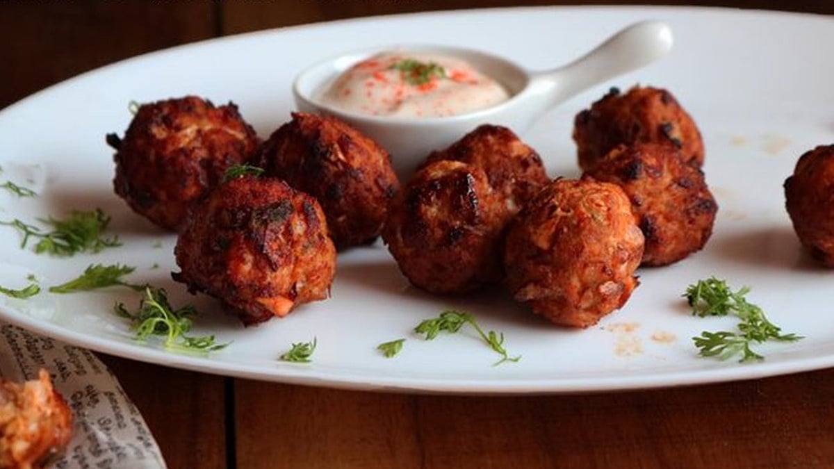 ಚಿಕನ್ ಕೈಮಾ ಬೋಂಡಾ- Chicken Keema Bonda Recipe in kannada