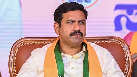 ವಿಜಯೇಂದ್ರ v/s ಯತ್ನಾಳ್: ದೆಹಲಿ ತಲುಪಿದ BJP ಬಣ ಜಗಳ, ಅಧ್ಯಕ್ಷ ಗಾದಿಯಲ್ಲಿ ಮುಂದುವರೆಯುವರೇ BSY ಪುತ್ರ..?