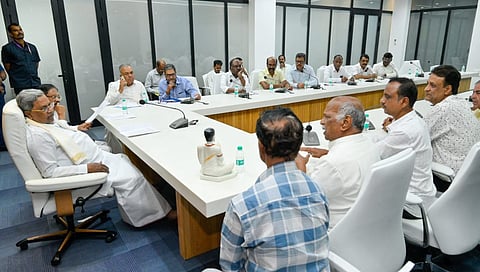 ಸಿಎಂ ಸಿದ್ದರಾಮಯ್ಯ ಮಾತುಕತೆ