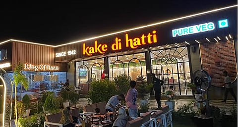 Try the biggest naan ever at Kake Di Hatti Kanpur