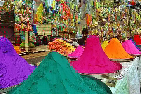 Hatia Bazaar, Kanpur: The 100-Year-Old Wholesale Hub of Holi Colours