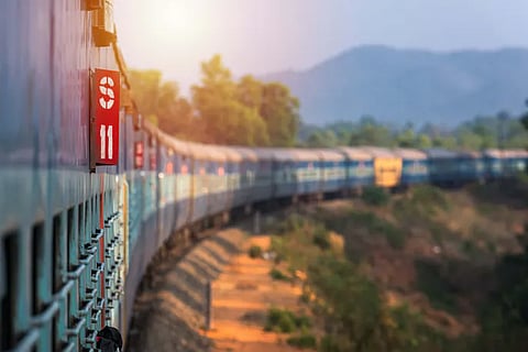 New Daily Kanpur-Anand Vihar Train: Timings, Stops & More! 
