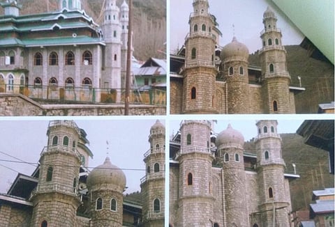 The timeless reach of Sanderkoot's sang-taraash (Stone carvers) artisans: Devar stone from their hands built the majestic walls, towering minarets, of the historic Jamia Masjid at Gundpora, Bandipora – shrine of the revered saint Mehboob-ul-Alam (popularly know as Mukhdoom Sahib) – proving their craftsmanship graced sacred and spiritual landmarks across distant parts of Kashmir.