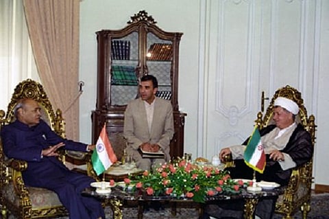 Hashemi Rafsanjani President of Iran With Indian PM P V Narasimha Rao In Tehran. Photo/@Indianhistorypic on X
