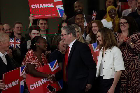 Keir Starmer, leader of Britain’s Labour Party and his wife Victoria Starmer greet supporters as they attend a reception to celebrate Starmer’s win in the election, at Tate Modern, in London, Britain, July 5, 2024. REUTERS/Suzanne Plunkett
