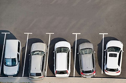 يمكن أيضًا حجز مواقف السيارات المدفوعة من أي وقت بين يوم واحد إلى عام واحد