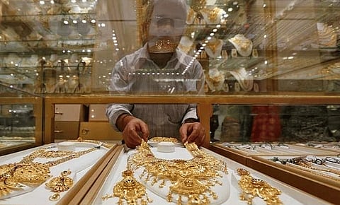 عيار 24 يسجل 350.75 درهماً