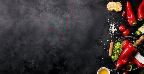 العطاس والتوابل: معاناة يومية في مطبخ متعدد الثقافات
