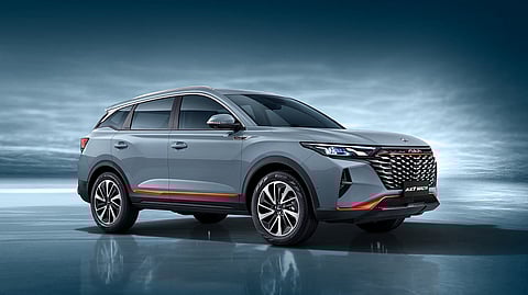 "دونغفنغ أي إكس 7": سيارة صينية مدمجة بميزات رياضية