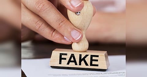 انتبهوا لـ "مجلّة البلدية".. دبي تحذر من محتالين ينتحلون صفتها لابتزاز الشركات