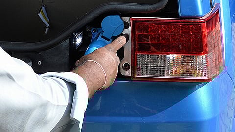  دبي: تدريب غير مسبوق لـ 27 شرطياً على الاستجابة لحوادث السيارات الكهربائية 