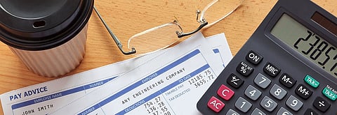 5 طرق مبتكرة لزيادة دخلك في الإمارات: من المشي إلى الطاقة الشمسية