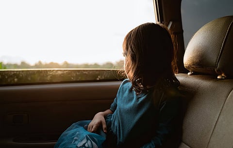 الإمارات: غرامات وسجن لترك الأطفال بمفردهم في المركبات 
مع ارتفاع درجات الحرارة 