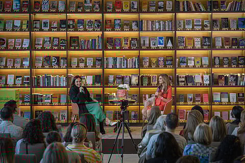 إطلاق رواية سارة حمدان: نجاح عالمي في أمسية دبي الأدبية