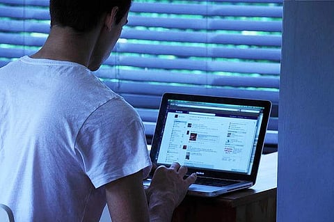 الإعلام في الإمارات: من يشمله القانون الجديد؟ المخالفات والغرامات وأهم الالتزامات