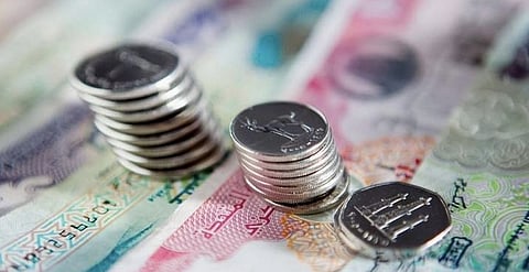 رسوم ترخيص وسائل الإعلام الجديدة في الإمارات: دليلك الشامل للمؤثرين وصناع الأفلام (2025)