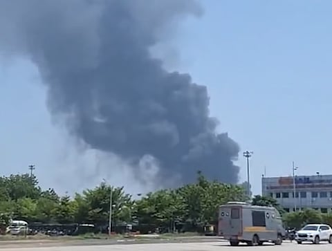 تحطم طائرة للخطوط الجوية الهندية قرب مطار أحمد أباد تقل أكثر من 100 شخص