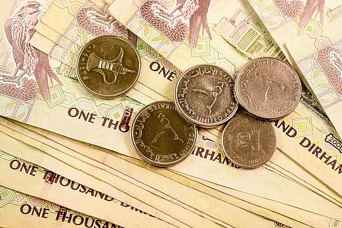 الإمارات: مطالبة موظف بسداد 310 آلاف درهم لشركته لإنهاء العمل دون إشعار