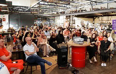 ريادة المرأة الإماراتية: جيل جديد يعيد تشكيل الاقتصاد ويقتحم القيادة بثقة وقوانين داعمة