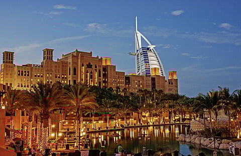 معسكر ضيافة جديد في الإمارات يفتح آفاق التدريب الفندقي والسياحي للطلاب