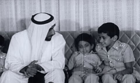 رئيس الدولة يكرّم إرث زايد: رسالة مؤثرة في يوم الأب تجدد معاني القيادة والعطاء