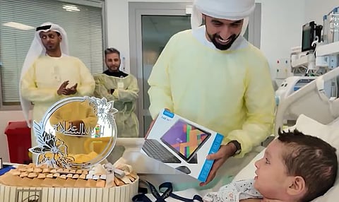 الطفل حاتم في رعاية الإمارات