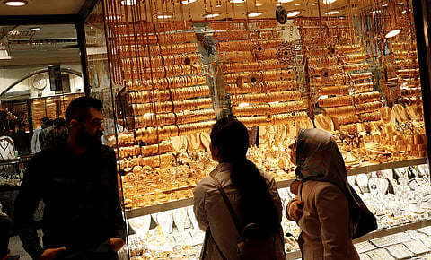 دبي: انخفاض أسعار الذهب رغم الضربات الأميركية