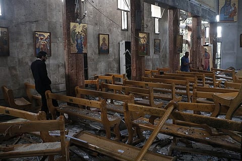 أشخاص يتفقدون الأضرار بعد انفجار هز كنيسة مار إلياس في دمشق بسوريا: رويترز.