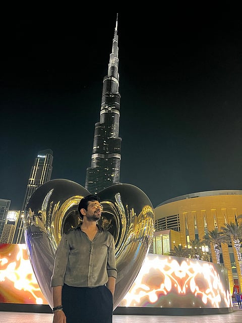 "فينيـت سينغ" يشيد بطاقم الطائرة بعد تأخر رحلته من دبي إلى الهند 