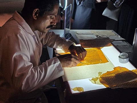 مركز جمعة الماجد يعيد ترميم تراث الشارقة صفحة صفحة