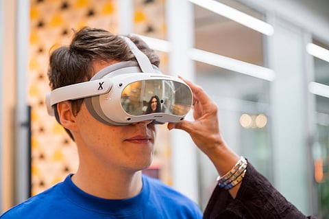 
الواقع الافتراضي يداوي جراح ما بعد السرطان: دعم نفسي مبتكر لمرضى الإمارات