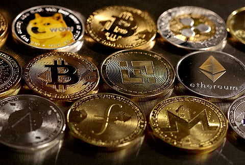 تظهر تمثيلات العملات المشفرة في هذا الرسم التوضيحي، 10 أغسطس/آب 2022. الصورة: رويترز