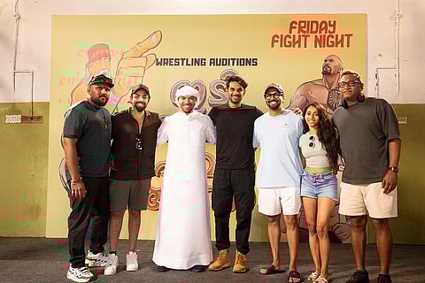 خالد العامري مع طاقم عمل "تشاثا باشا" في كوتشي