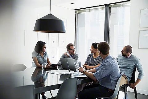 "المسافرون الجدد": مقيمون في الإمارات وعاملون بالخارج 