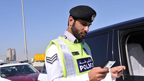 ادفع غراماتك أولاً: دبي تربط إجراءات الإقامة بمخالفات المرور في مرحلة تجريبية
