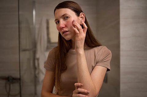 جيل "زد" بين الضغوط الرقمية والواقع: شباب الإمارات يواجهون تحديات الشيخوخة والوعي المتزايد