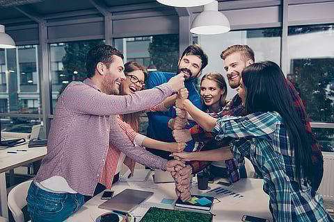 الموظفون الشباب في الإمارات يختارون التنقل بين الأقسام لتطوير مهاراتهم والنمو المهني