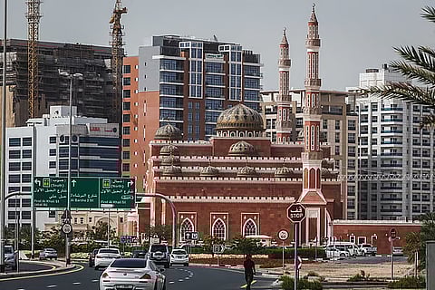 مواقف دبي: رسوم على مدار الساعة حول المساجد .. ومجانية للمصلين وقت الصلاة