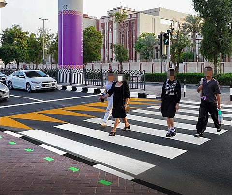 الإمارات: موجة حرّ قياسية تعيد جدل العمل الهجين إلى الواجهة