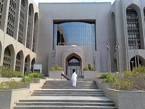 الإمارات: تعليق ترخيص شركة"ياس للتكافل" لانتهاكات تنظيمية