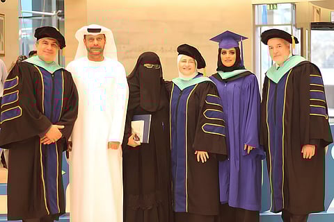 الدكتورة نورا مع والديها وأساتذتها