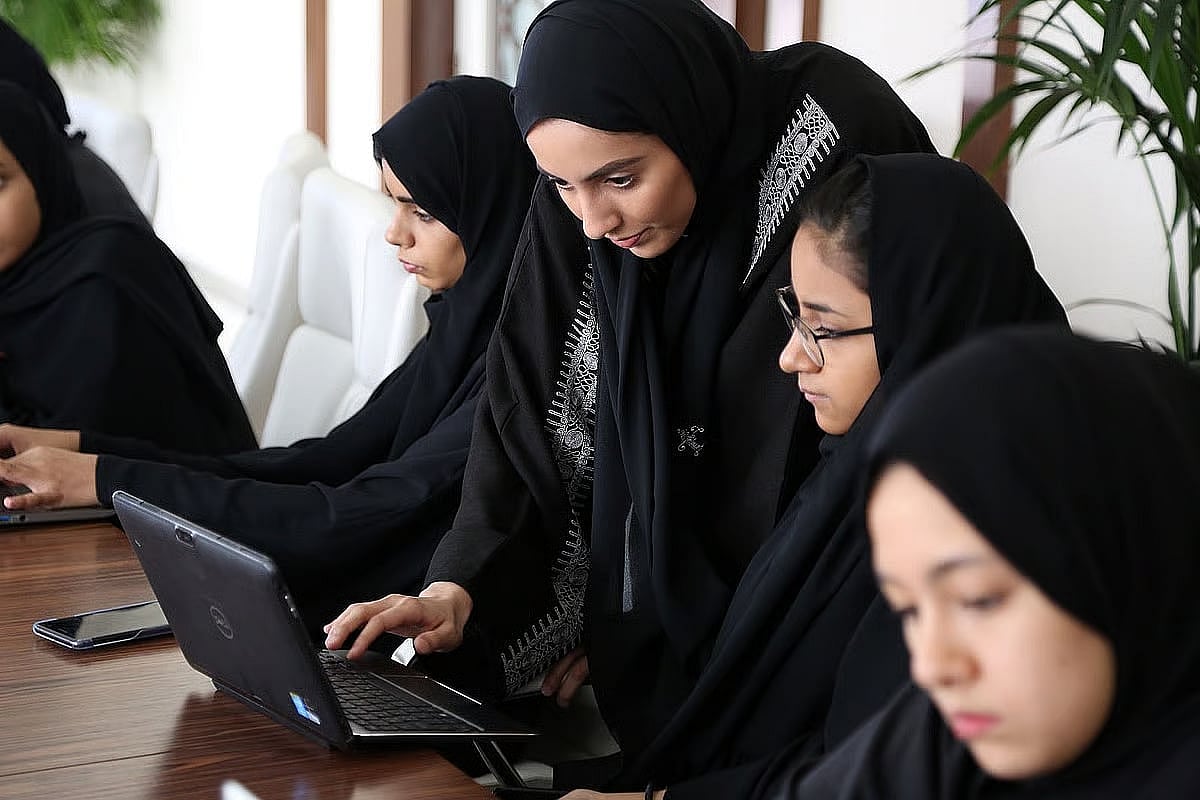 الإمارات: 61% من خريجي التخصصات العلمية والتكنولوجية والهندسية والرياضية من النساء الإماراتيات
