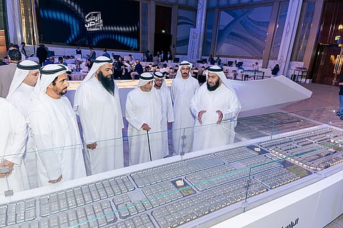 خليفة سلطان بن حارب المهيري، المدير العام لشركة الراسخون للعقارات، خلال حفل إطلاق مشروع بوابة القاسمية. الصورة: الراسخون للعقارات